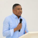 El dirigente del Partido de la Liberación Dominicana (PLD) Yván Lorenzo solicitará a la dirección de su organización partidista ceder sus locales a nivel nacional al Ministerio de Educación para sean utilizados como aulas como forma de suplir el supuesto déficit de cupos escolares.