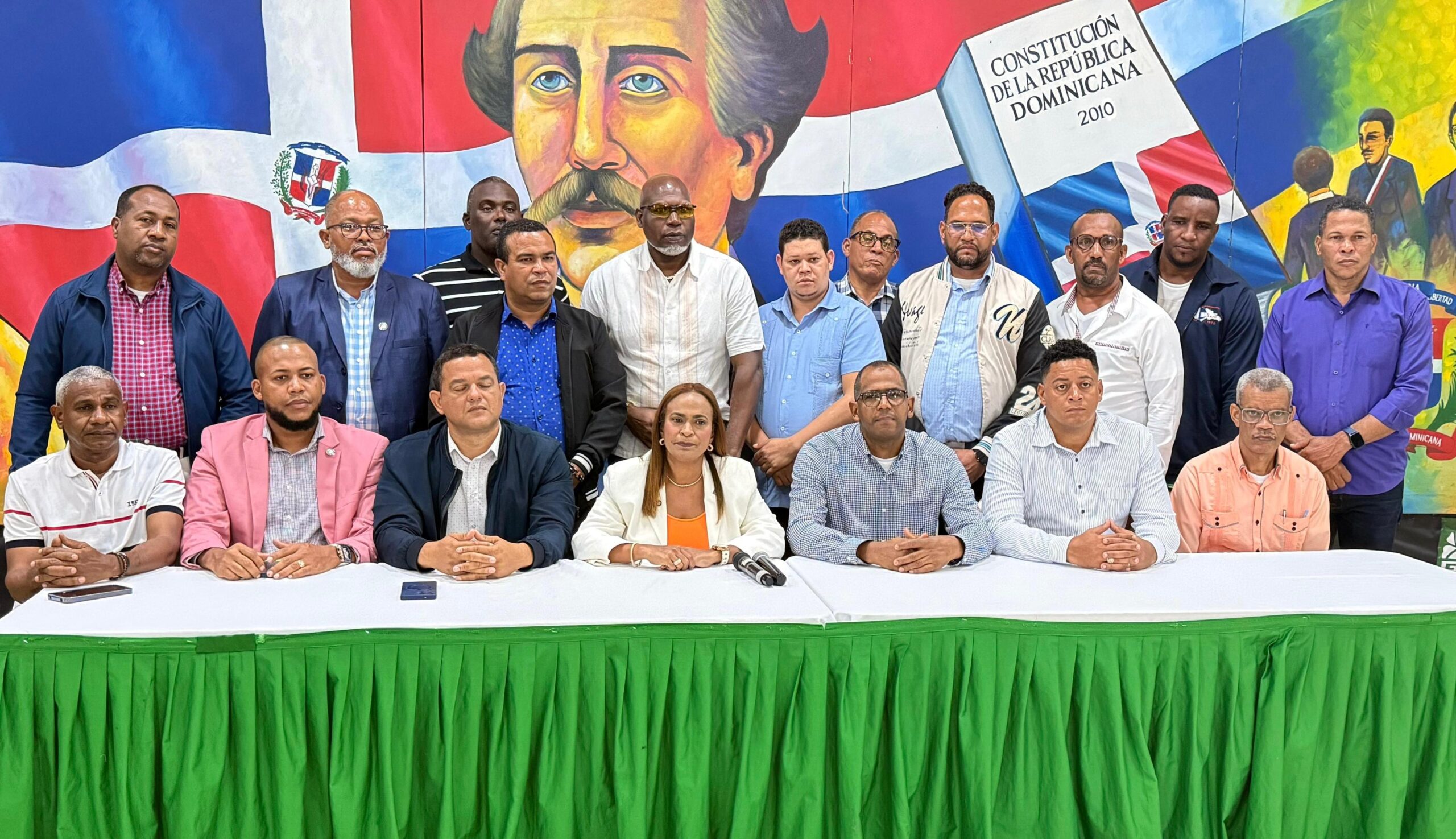 La corriente magisterial del Partido Fuerza del Pueblo advirtió que la mayoría de escuelas del país carecen de condiciones adecuadas para el recibir a los estudiantes en el venidero año escolar.
