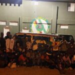 Abandonan minibús con 27 haitianos indocumentados en San Juan de la Maguana