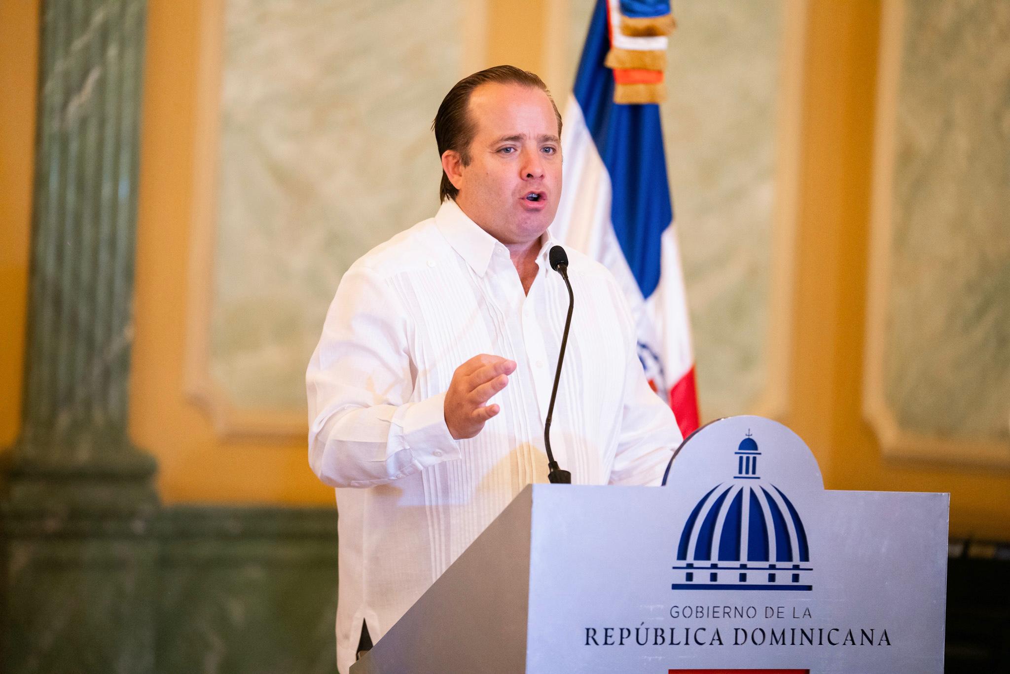 Gobierno promulga Ley 82-25 para fortalecer Plan Nacional de Titulación