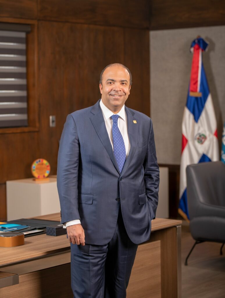 Samuel Pereyra Rojas como presidente del Consejo de Administración de la Refinería Dominicana de Petróleo (REFIDOMSA). Desde 2020 se desempeñaba como presidente ejecutivo del Banco de Reservas.