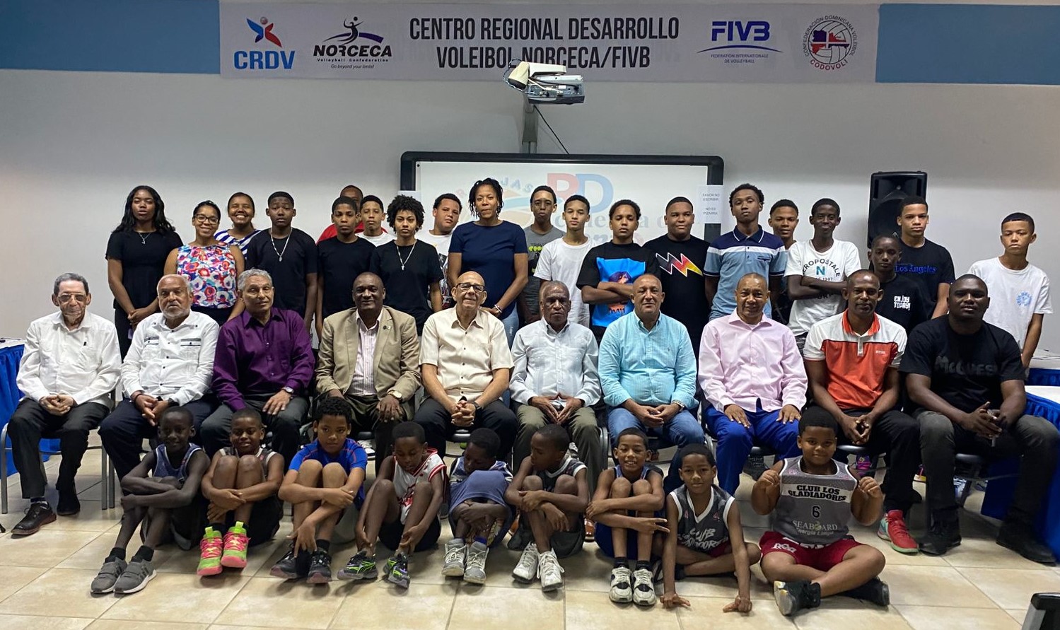Luis Rojas, Roberto Ramírez, Nelson Ramírez, Gilberto De la Cruz y otros invitados en el anuncio de la Academia de Talento Deportivo Dominicano.