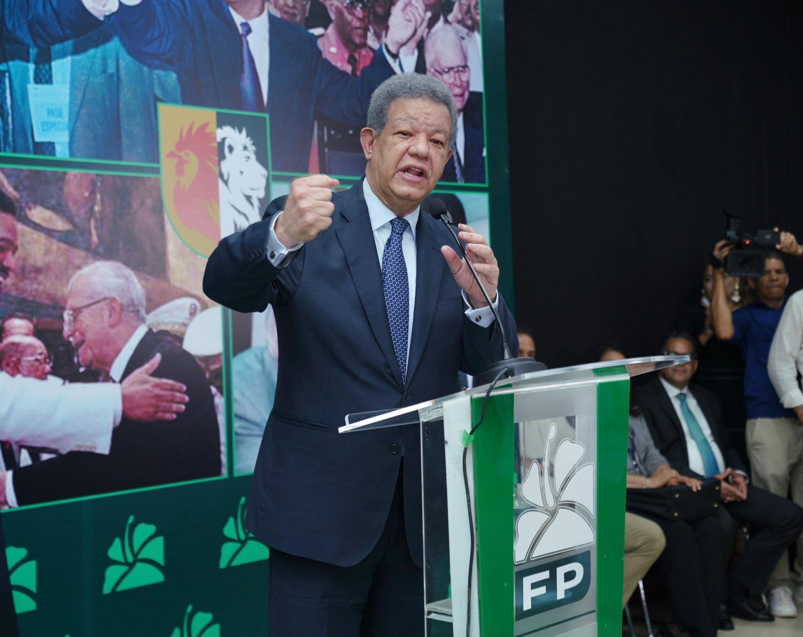 Leonel juramenta Bonao.