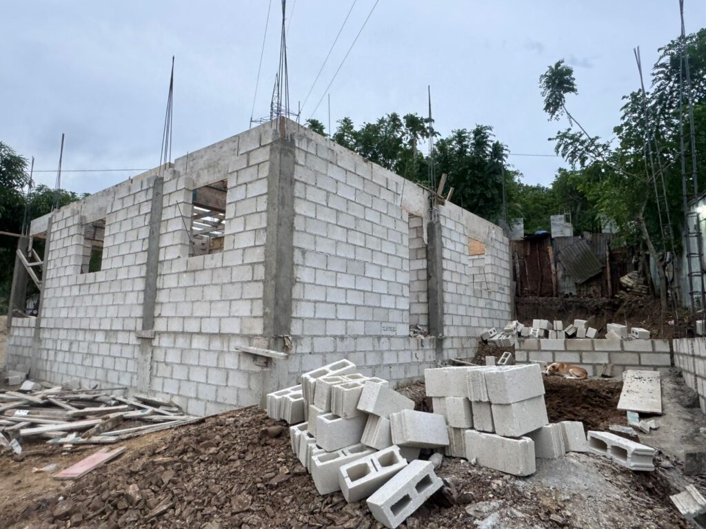 Estado en el que va la construcción de la casa del atleta paralímpico Cristian Mejía.