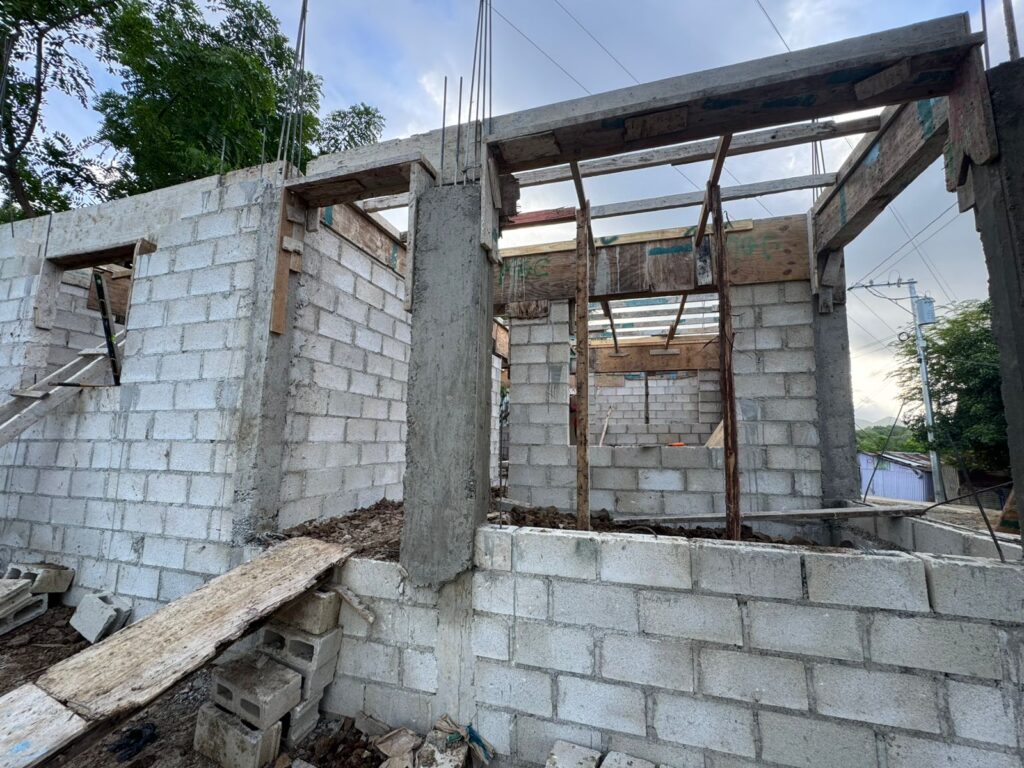 Estado en el que va la construcción de la casa del atleta paralímpico Cristian Mejía.