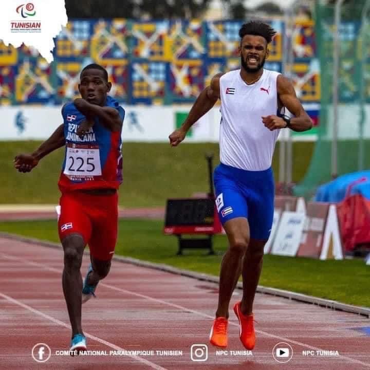 Cristian Mejía, selección dominicana paralímpica en Atletismo en 100 y 400 metros.