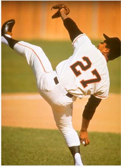 Juan Marichal y su estilo único de lanzar.
