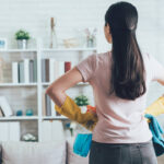 En qué horario se debe limpiar la casa para atraer buena energía