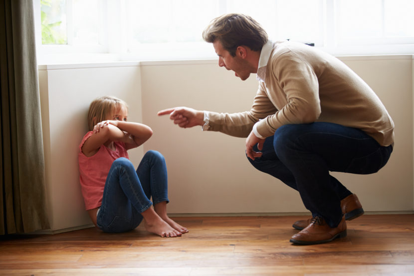 Datos revelan que el maltrato verbal infantil tiene un impacto similar al físico en la salud mental posterior