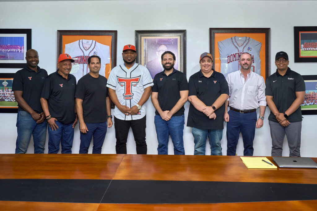 Llega a los Toros el exjugador Edwin Encarnación, como asesor del Departamento de Operaciones de Beisbol. 