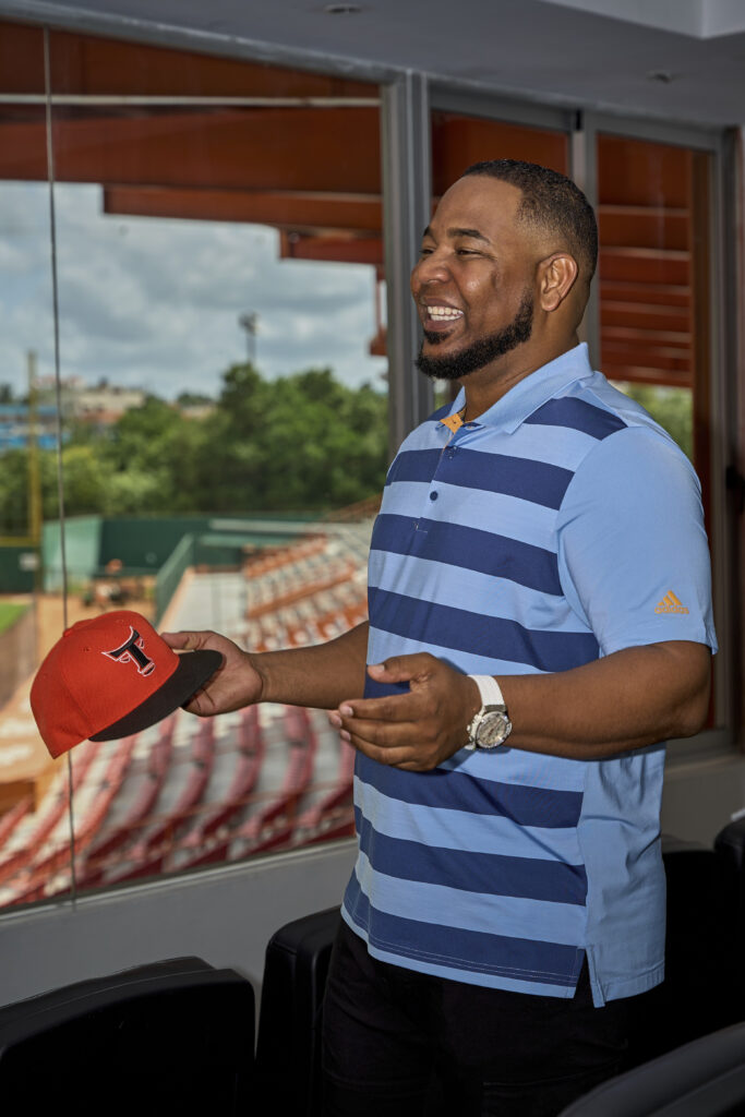 Llega a los Toros el exjugador Edwin Encarnación, como asesor del Departamento de Operaciones de Beisbol. 