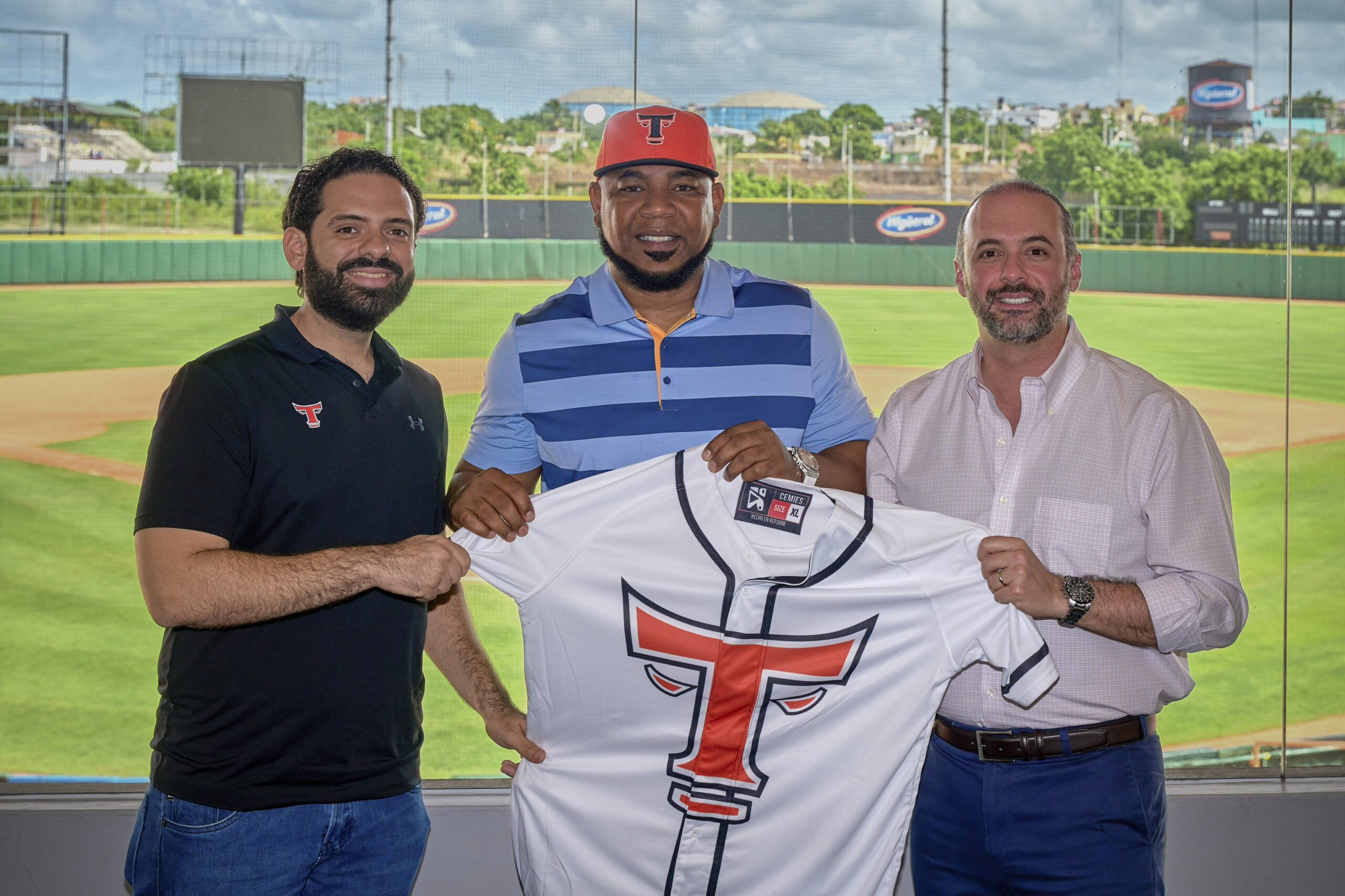 Llega a los Toros el exjugador Edwin Encarnación, como asesor del Departamento de Operaciones de Beisbol. 