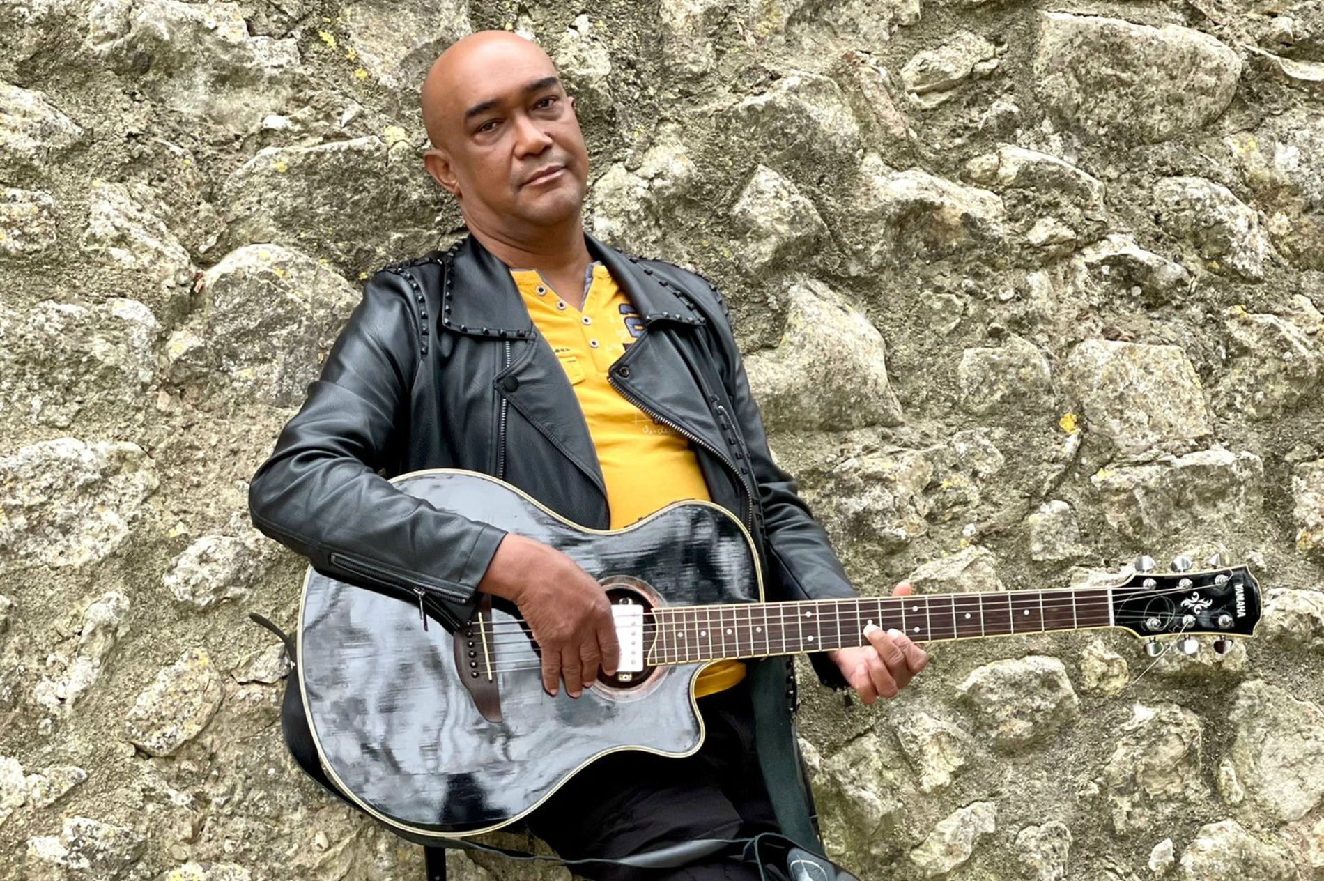 Cantante Roberto Niño
