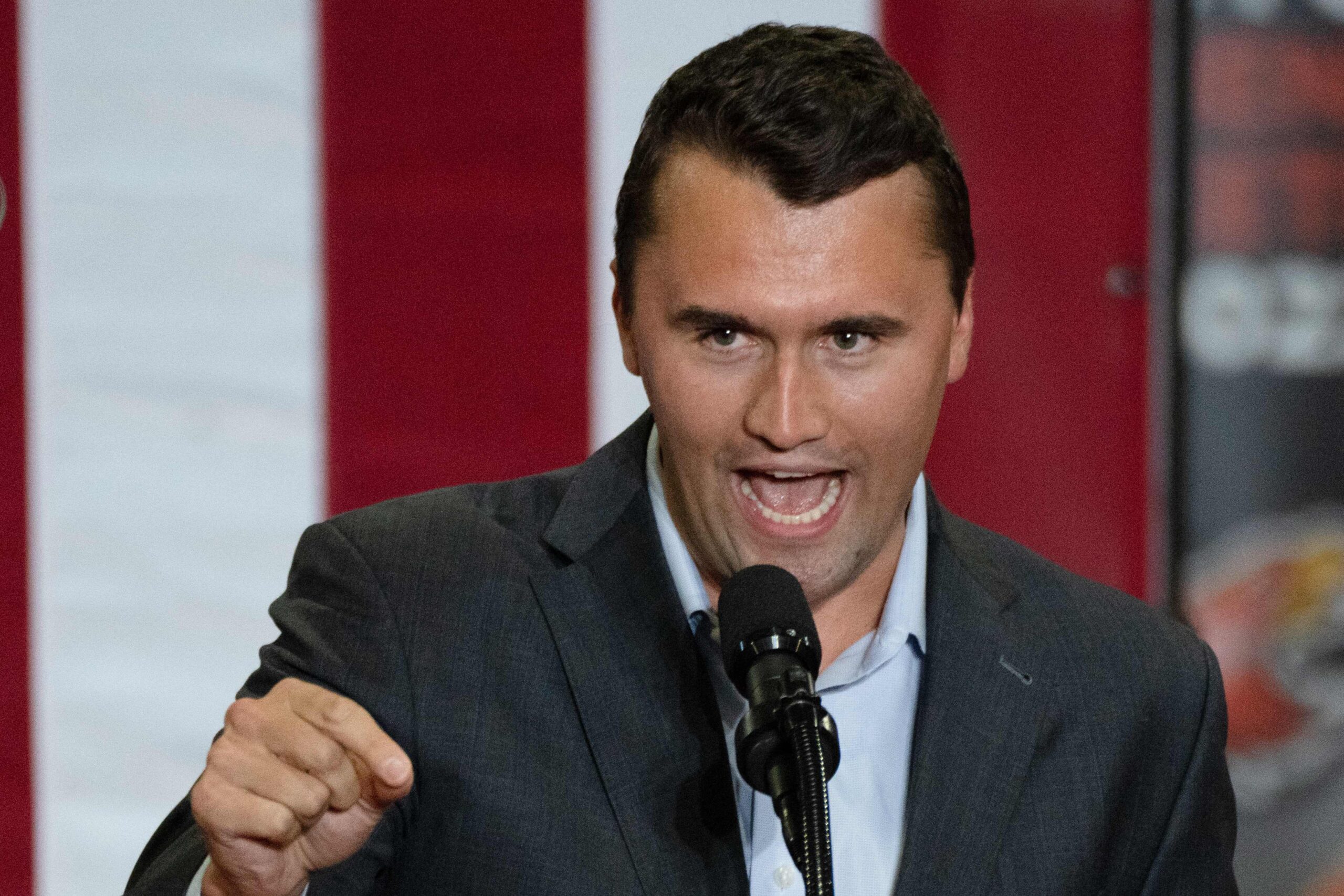EE. UU. revocará visado a quienes “glorifiquen” asesinato de Charlie Kirk