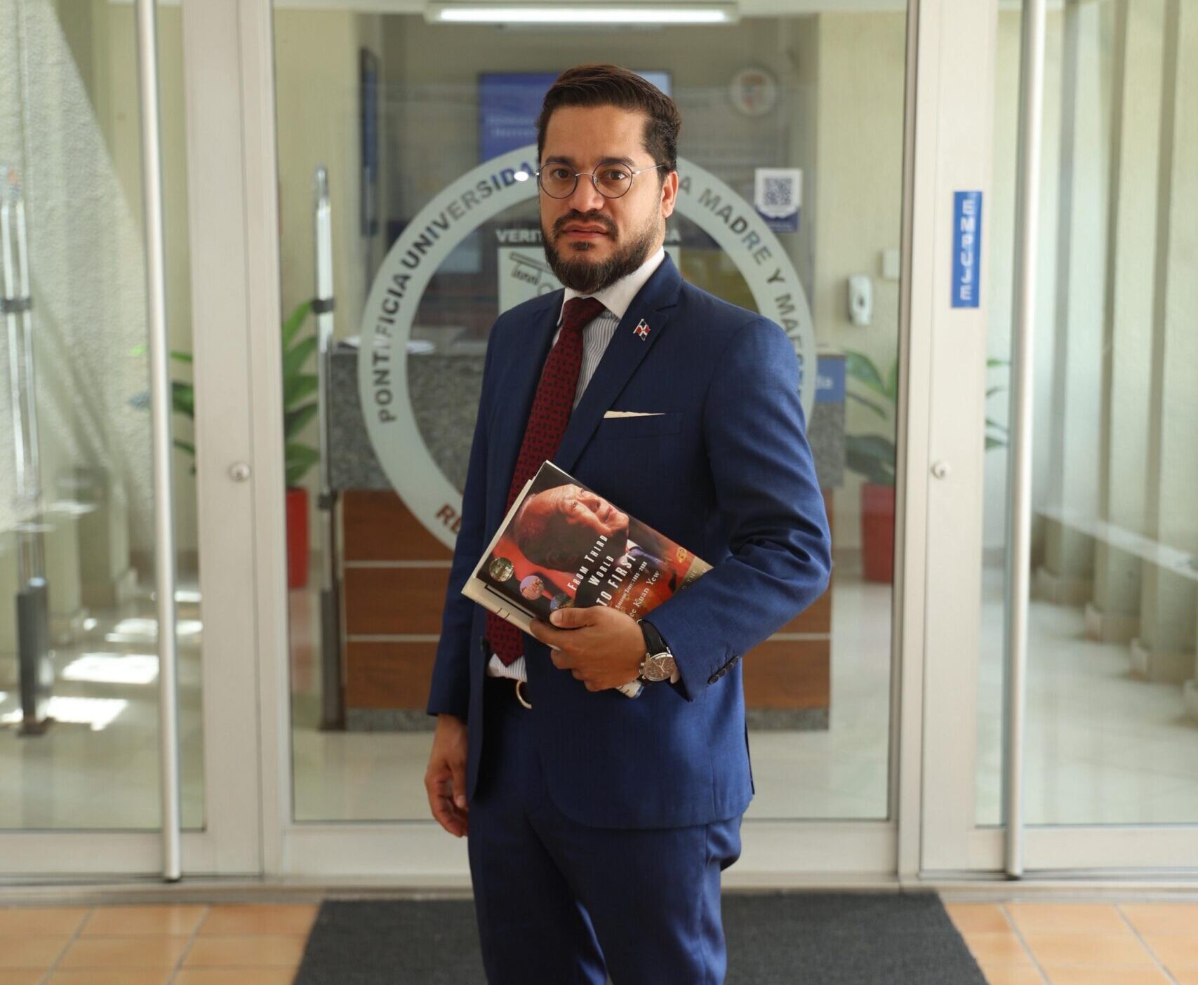 Raúl Ovalle Marte nuevo Director de la Escuela de Economía en sus campus de Santo Domingo y Santiago