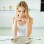 ¿Comer menos alarga la vida? Científicos revelan qué dieta favorece la longevidad