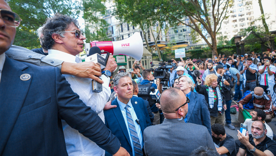 El presidente de Colombia, Gustavo Petro, protesta contra Israel.