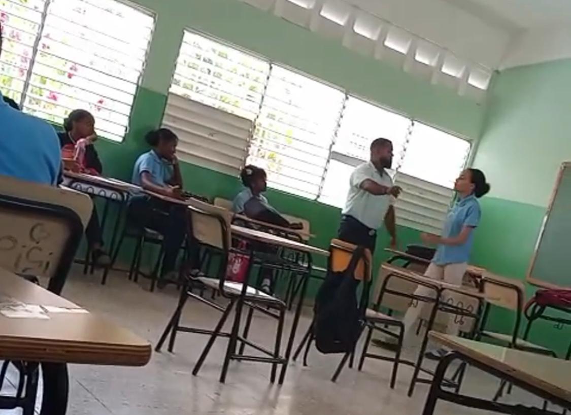 estudiante agresiva en Restauración