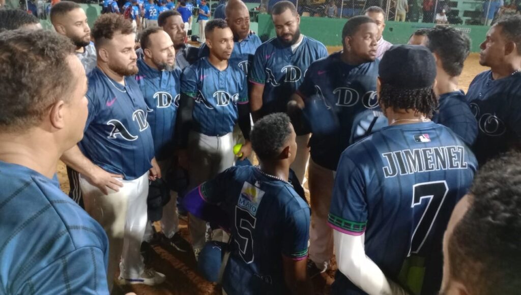 El conjunto Adovenprofar-A venció a los Mellos en el segundo juego que los enfrentó en la serie final de la categoría Júnior Superior al mejor de tres partidos por la copa Confraternidad 2025, del torneo de softbol del Distrito Nacional. 