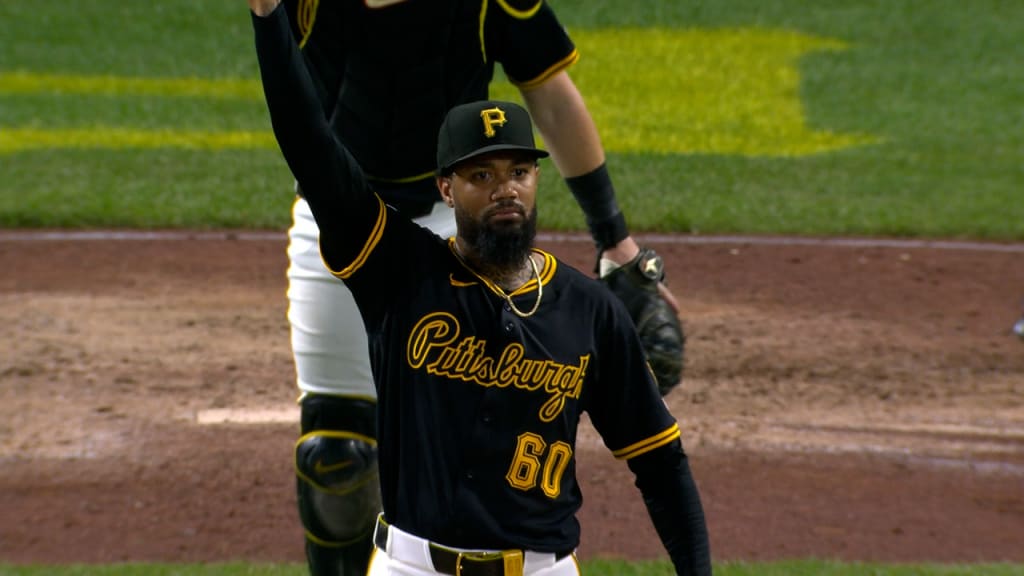Dennis Santana salva juego 13 para los Piratas