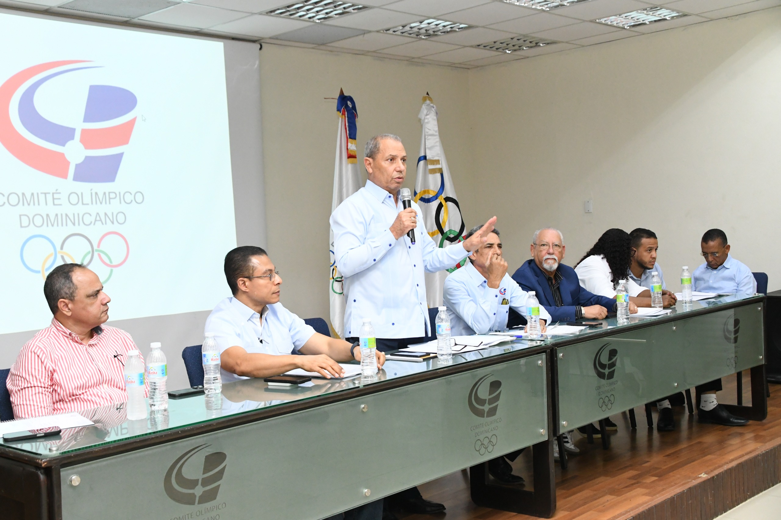 Garibaldy Bautista preside asamblea celebradda el 18 de septiembre del 2025.