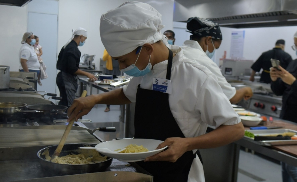 Gracias al Infotep, la mano de obra productiva nacional en la gastronomía es técnico profesional, la cual ha soportado por décadas el turismo y la economía del país. (Fuente externa).