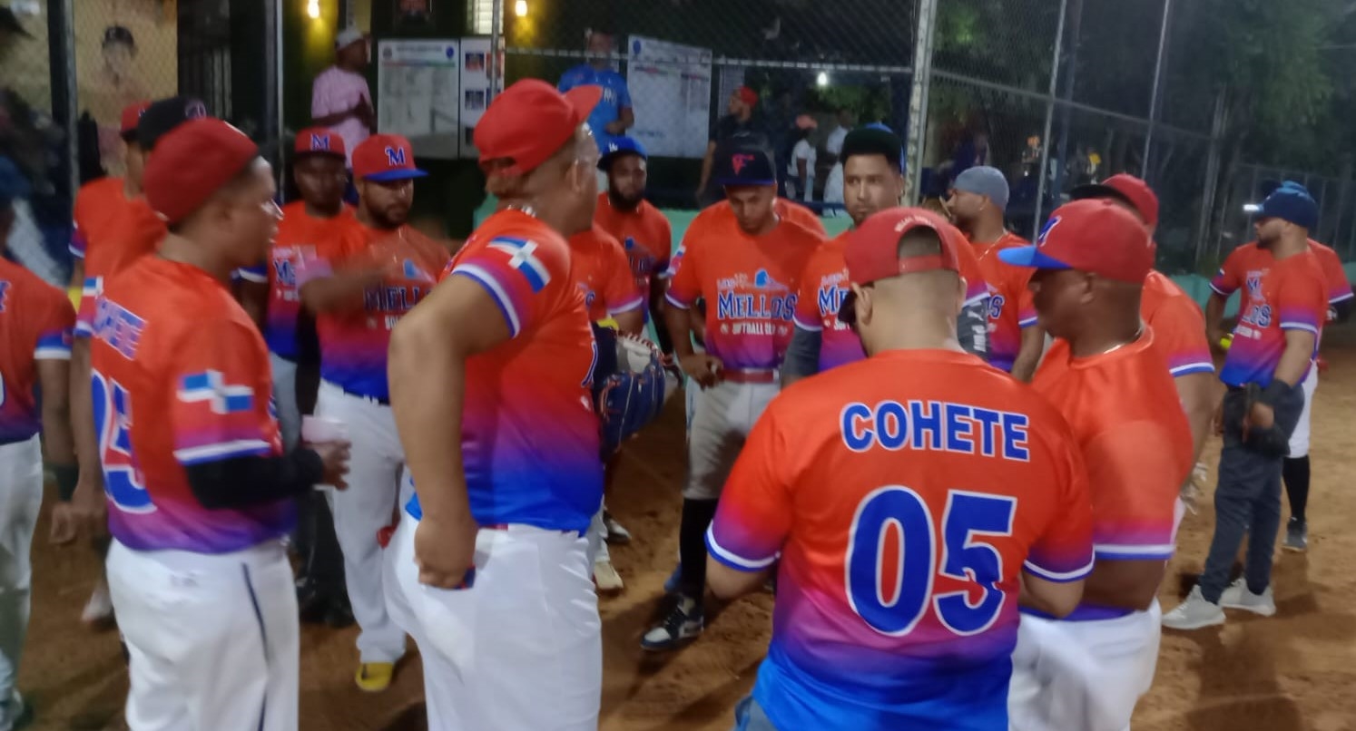 Los Mellos ganaron el primer partido a Adovenprofar-A en el inicio de la serie final de la categoría Júnior Superior al mejor de tres partidos por la copa Confraternidad 2025, del torneo de softbol del Distrito Nacional.