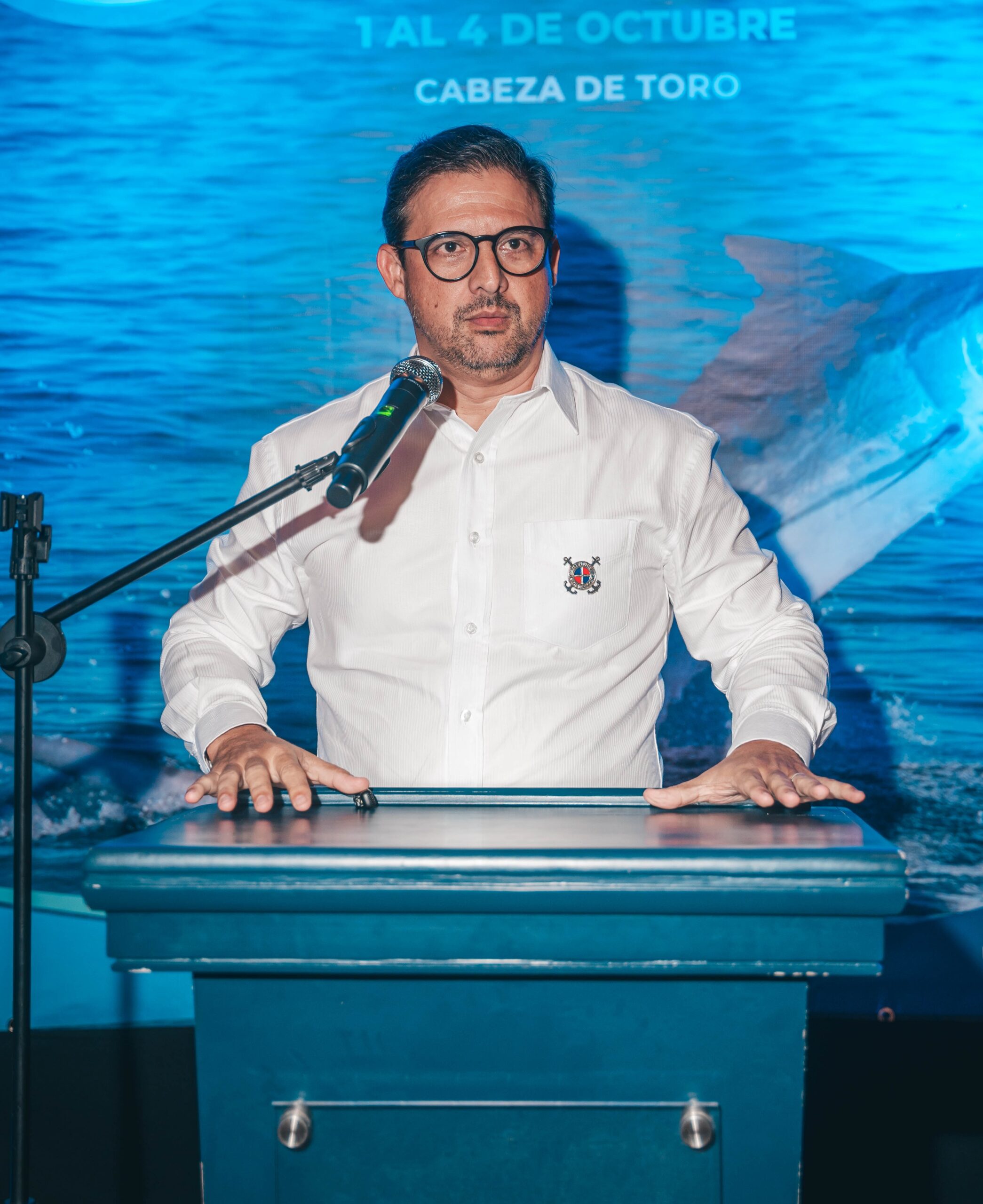 Richard Lueje, primer vicecomodoro del Club Náutico de Santo Domingo, ofrece la bienvenida y agradece a patrocinadores, colaboradores, prensa, pescadores y países participantes.