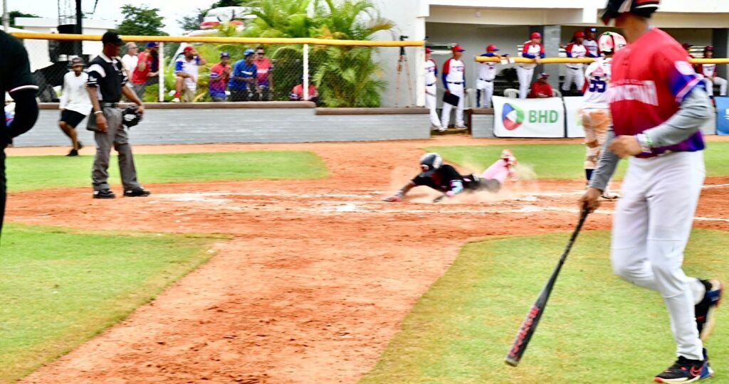 República Dominicana derrota a Puerto Rico 8 por 4