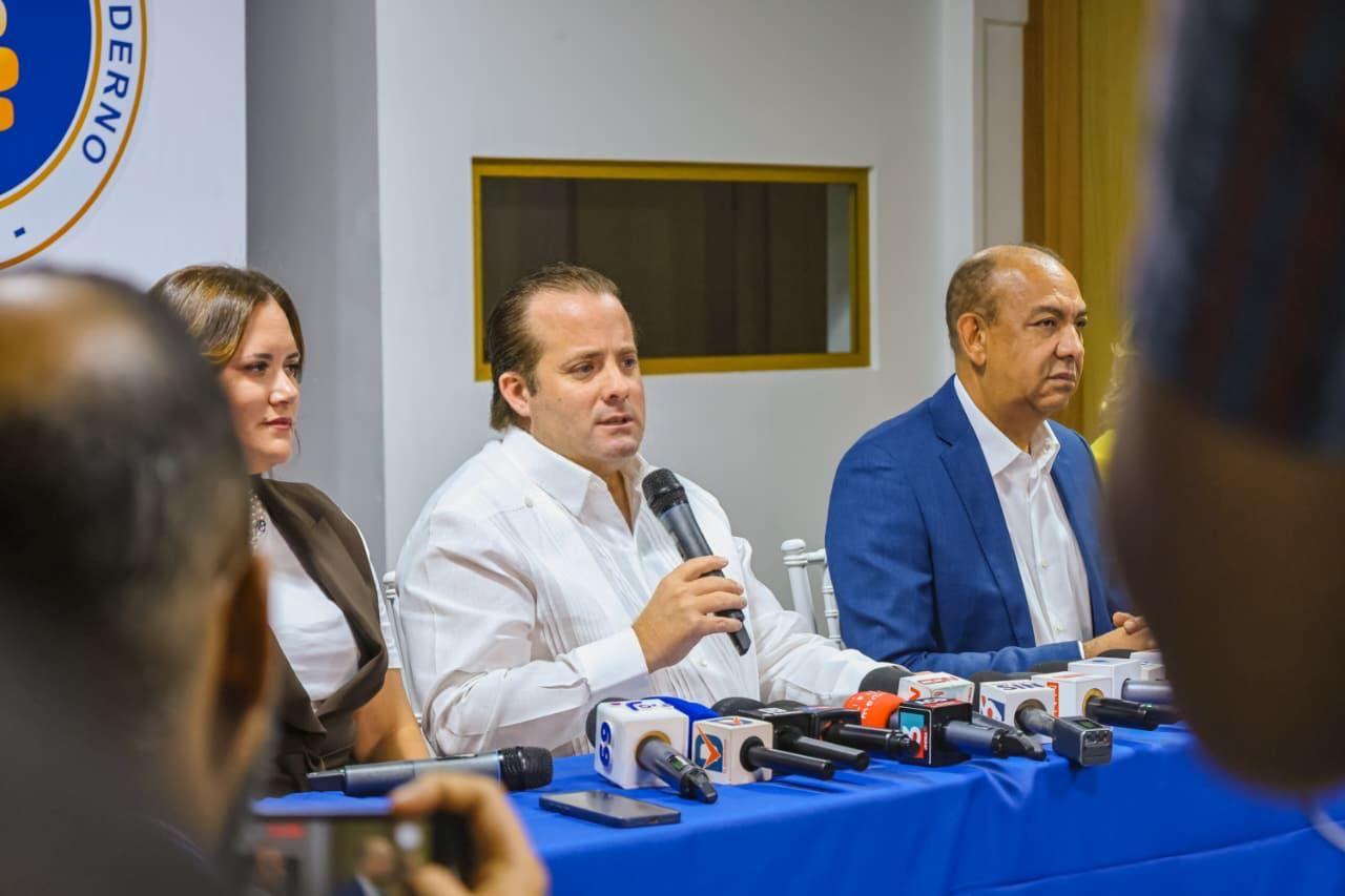 José Ignacio Paliza, presidente del PRM y el secretario nacional de Organización Deligne Ascención / Fuente externa