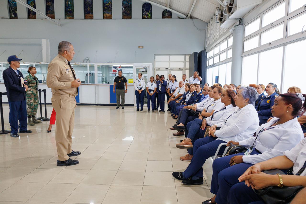 Vicealmirante Luis Rafael Lee Ballester, ARD, director general de Migración