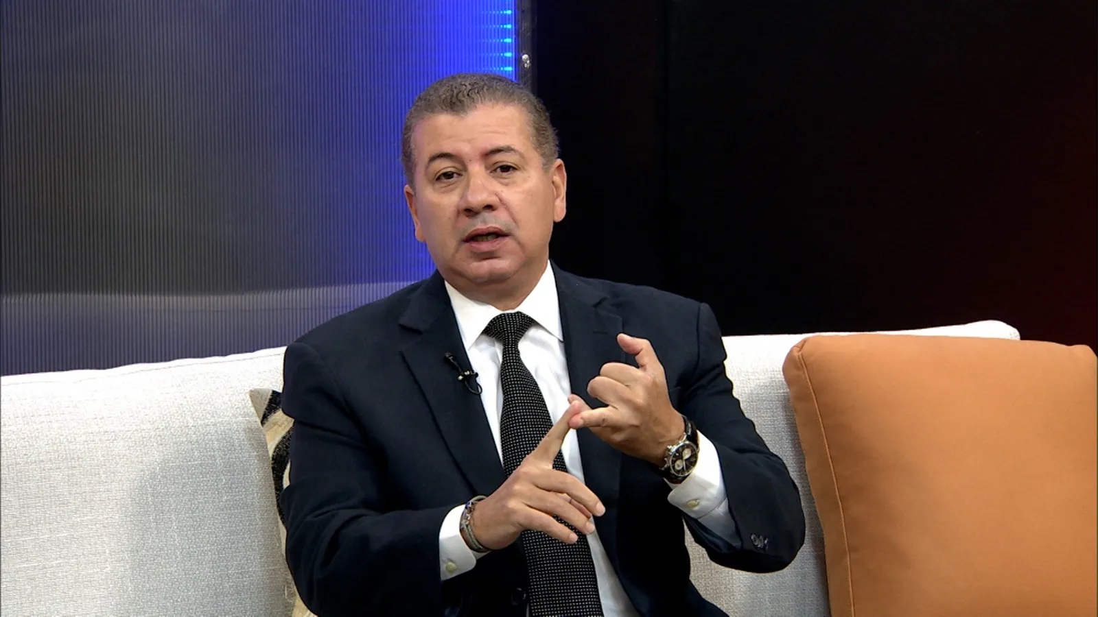 Miembro de la Dirección Política de la Fuerza del Pueblo, César A. Fernández