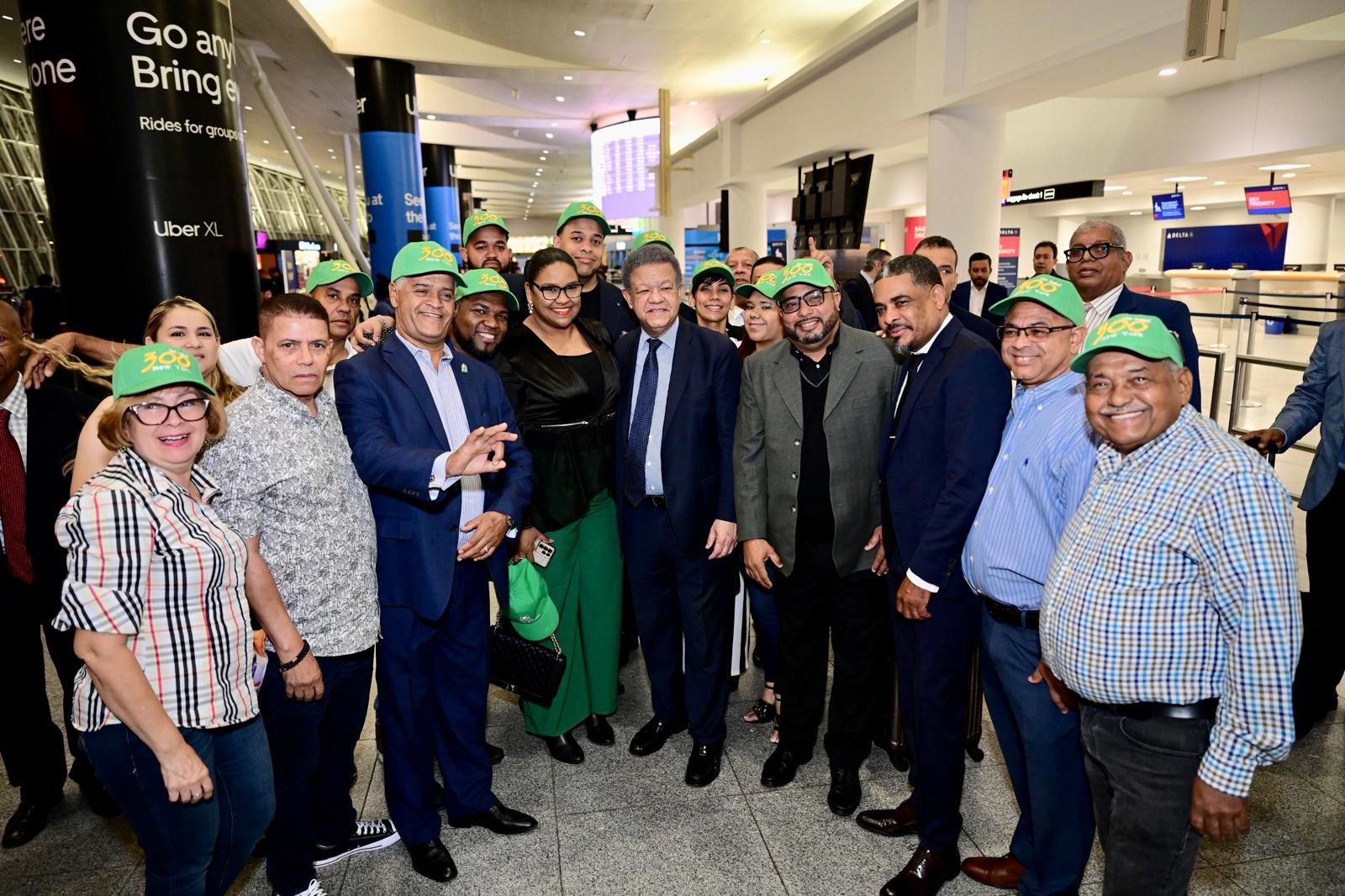 Leonel inicia gira