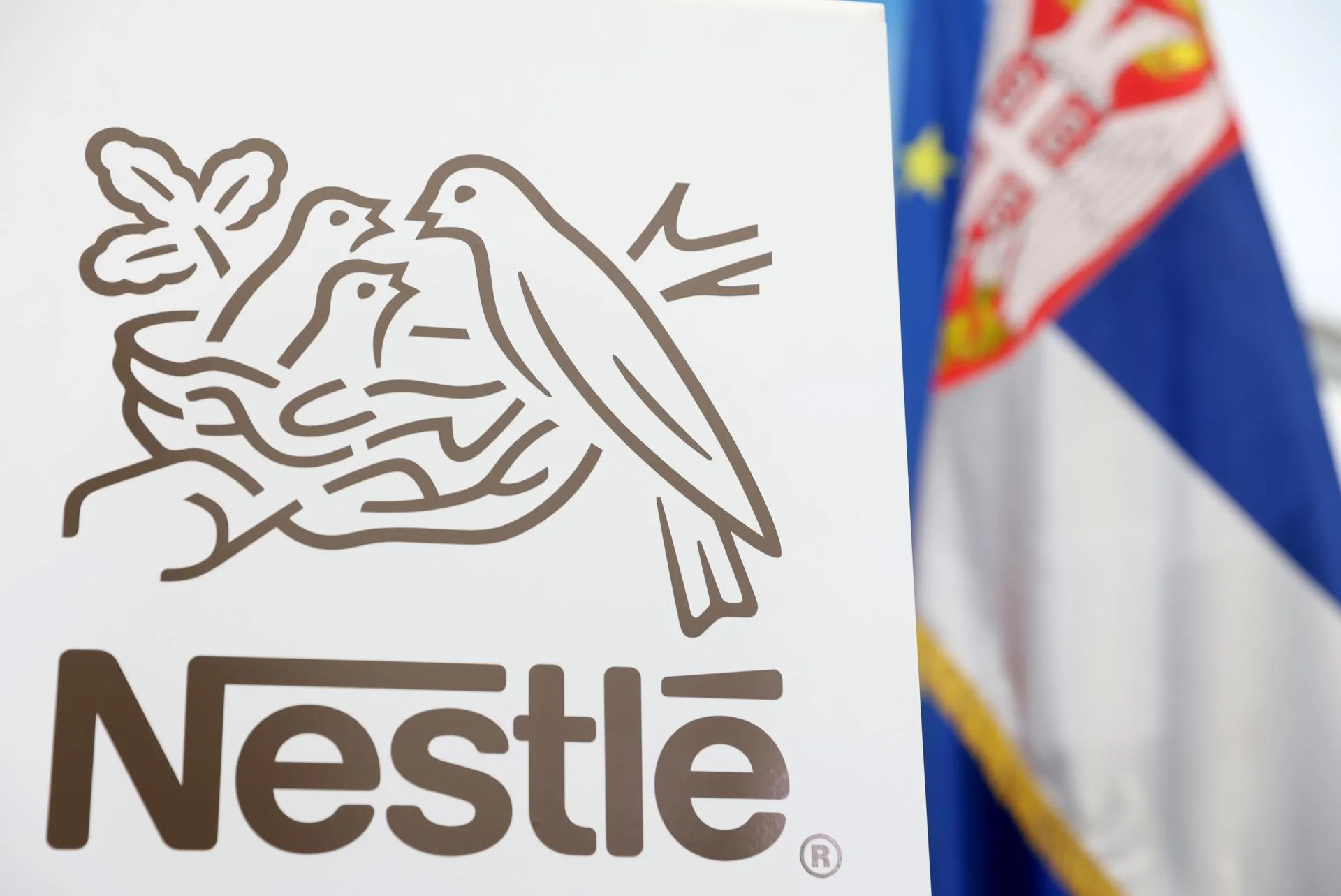 Nestlé y cese de consejero.