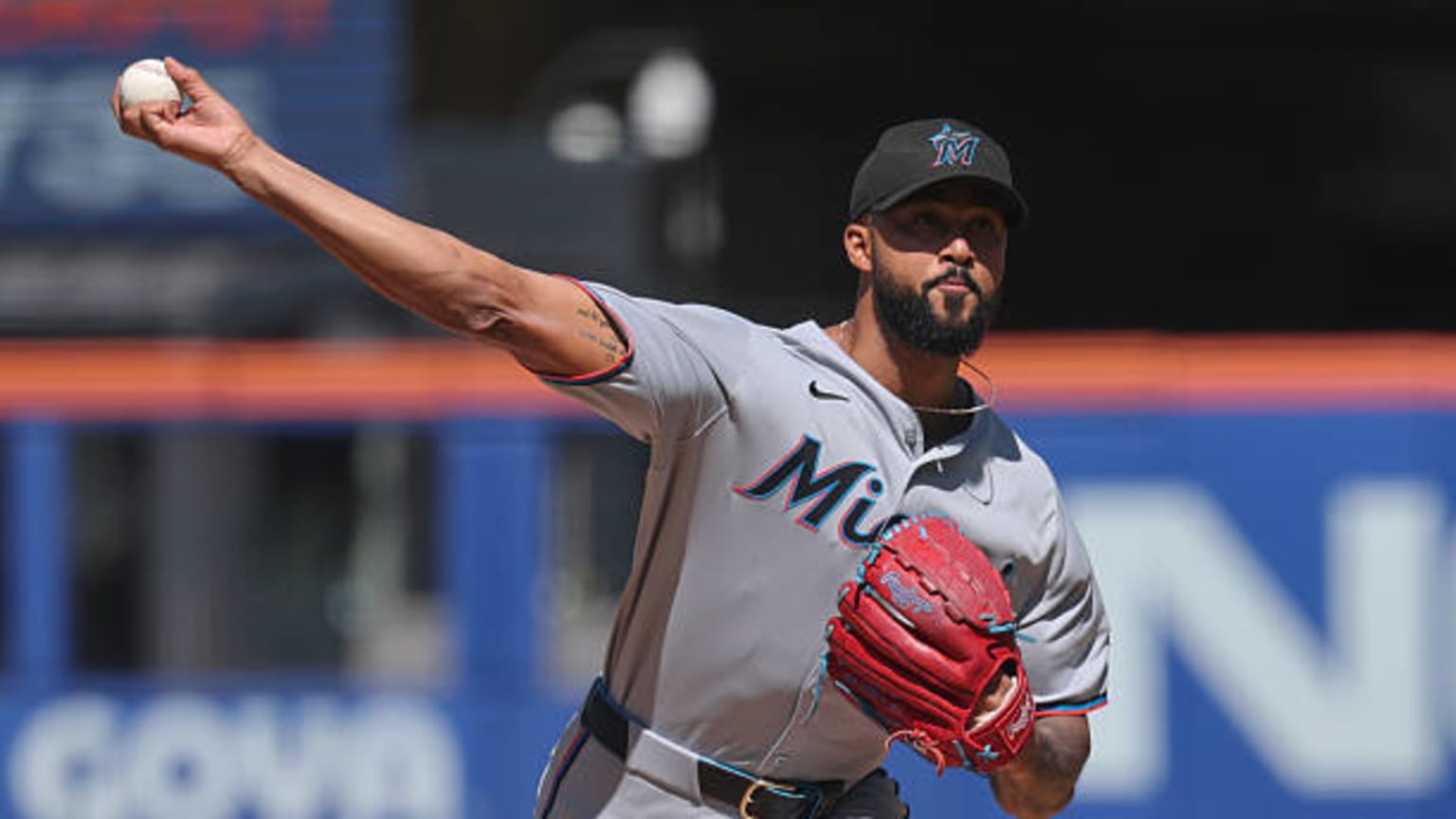 Sandy Alcántara, lanzador abridor de los Marlins de Miami.