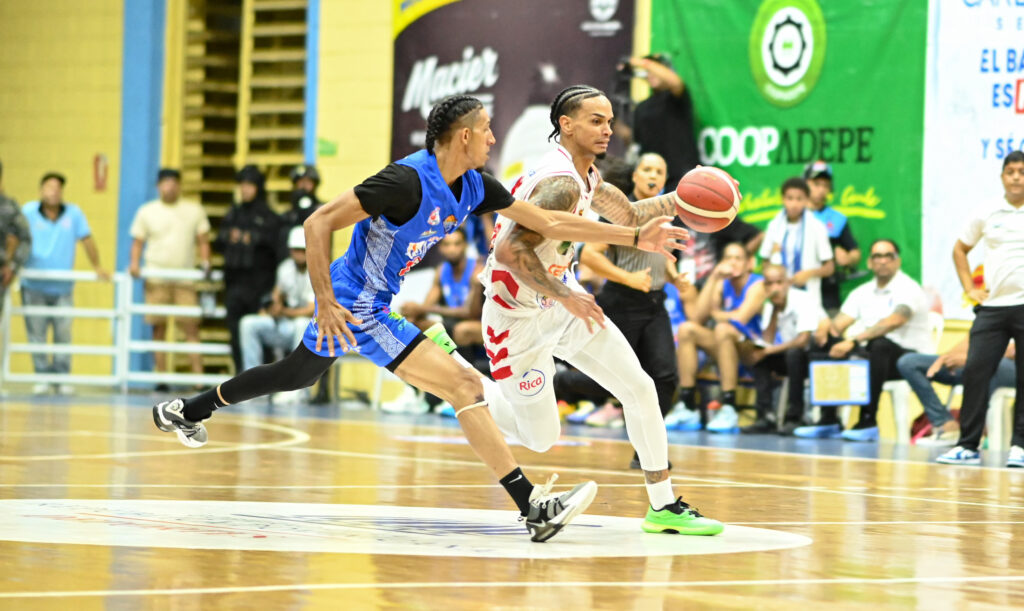 Anderson García del San Sebastián en una de sus penetraciones ante el club La Cancha