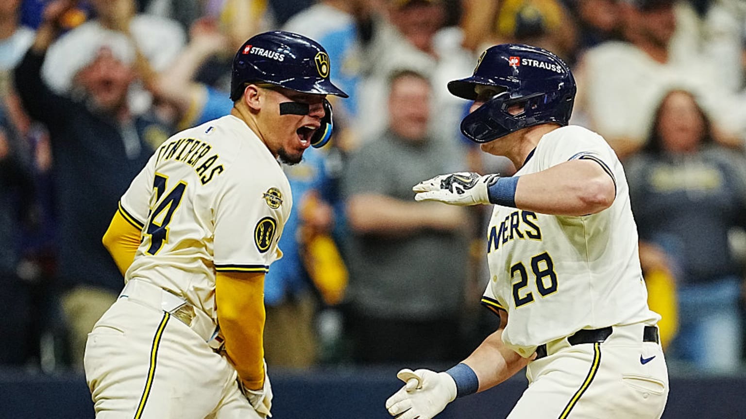 Miwualkee tiene la serie a punto de mate frente a Chicago