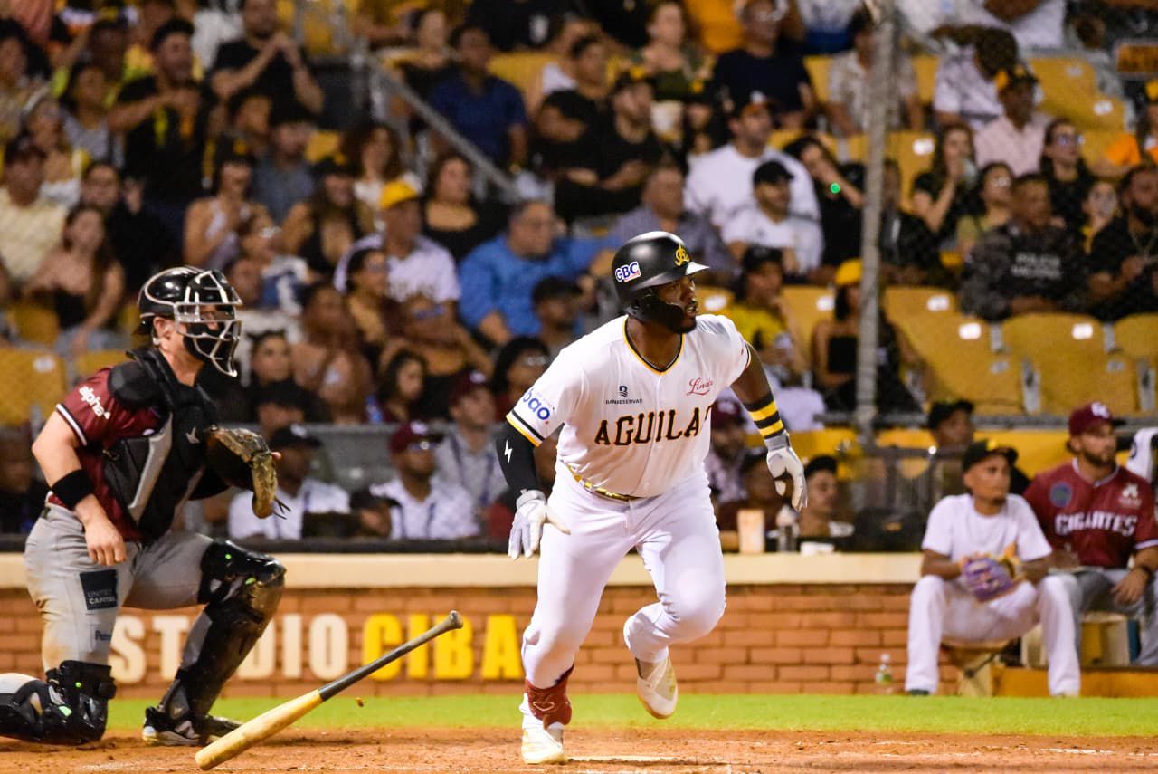 Alberto Rodríguez conectó un triple de tres carreras y las Águilas Cibaeñas derrotaron 4-3 a los Gigantes