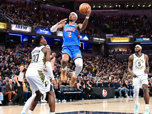 Shai Gilgeous-Alexander (#2) anotó 55 puntos, la mejor marca de su carrera.