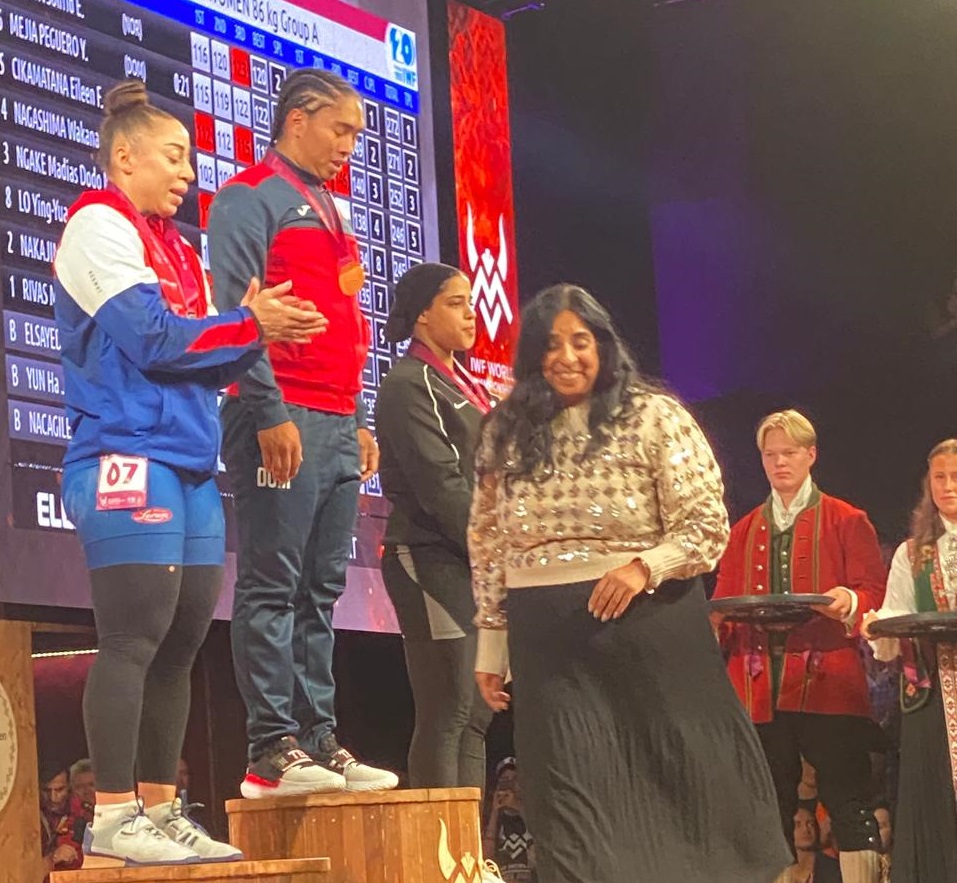 Yudelina Mejía durante ceremonia de premiación.