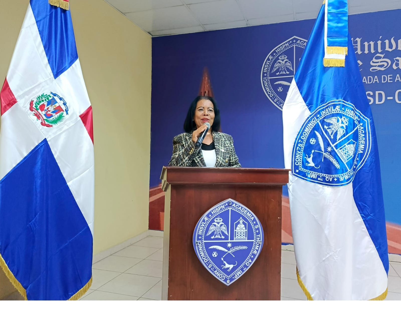 Directora del Centro UASD San Cristóbal, maestra Margarita Corporán