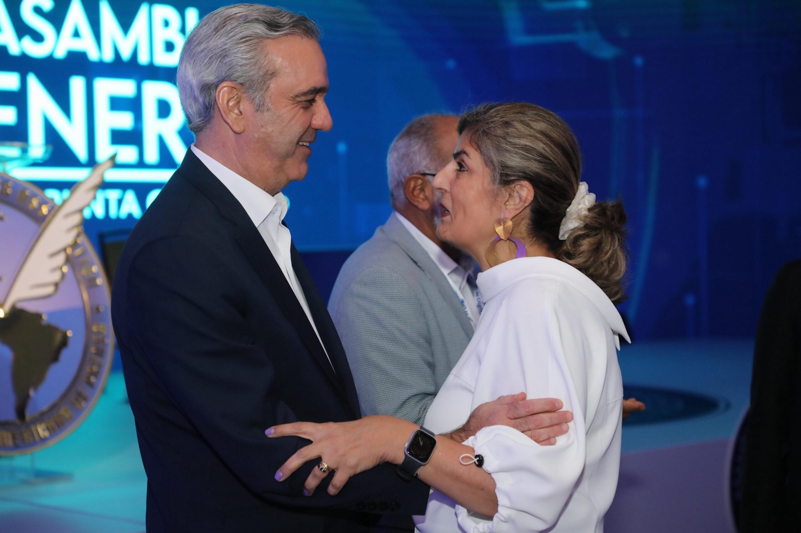 Presidente Luis Abinader y la secretaria adjunta de la OEA, Laura Gil