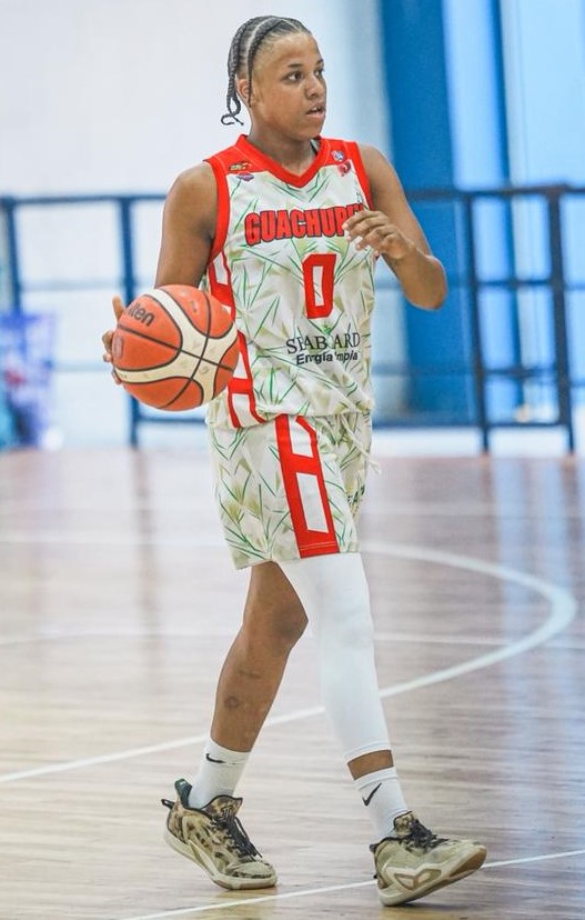 Katherine Constanza, del equipo de las Águilas de Guachupita.