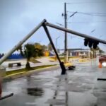 Semáforo colapsado en el Malecón