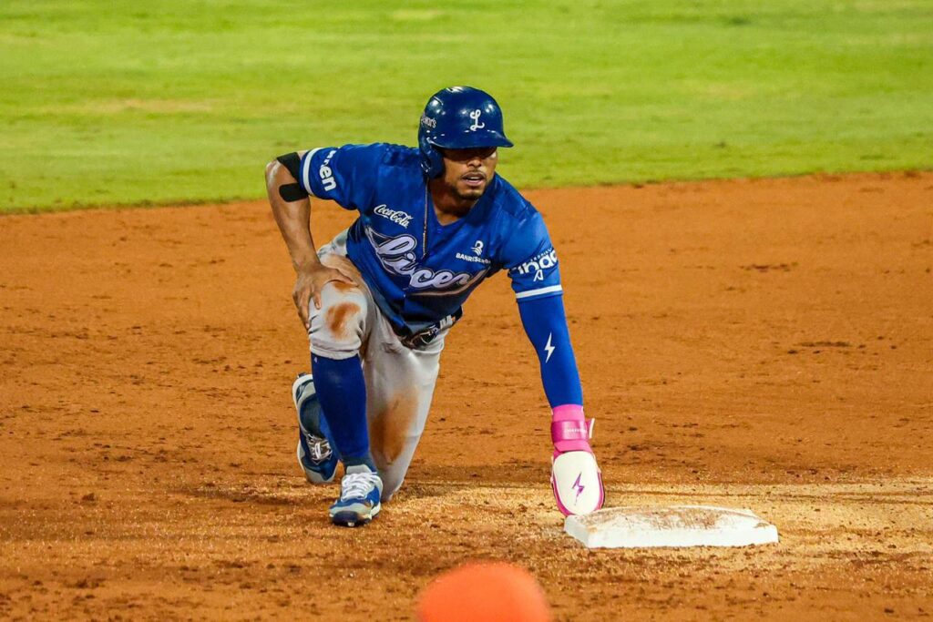 ustavo Núñez rompió un empate a dos en el noveno episodio y montó un recital defensivo, mientras que Jordan Lawlar y Cristhian Adames produjeron dos cada uno para coronar una remontada de los Tigres del Licey que vencieron 8-2