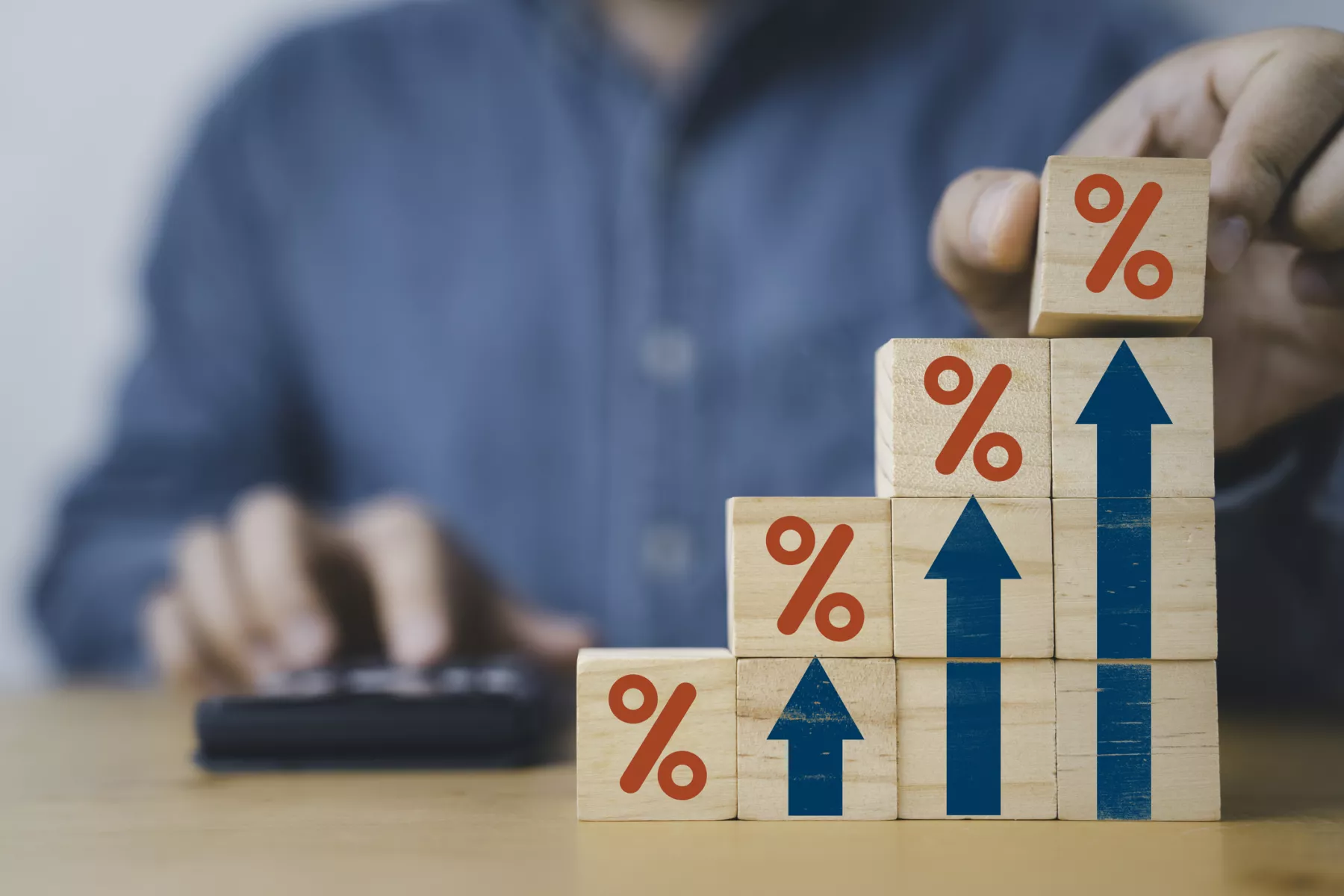 Descenso de tasa de interés beneficia a inversionistas, según Adosafi