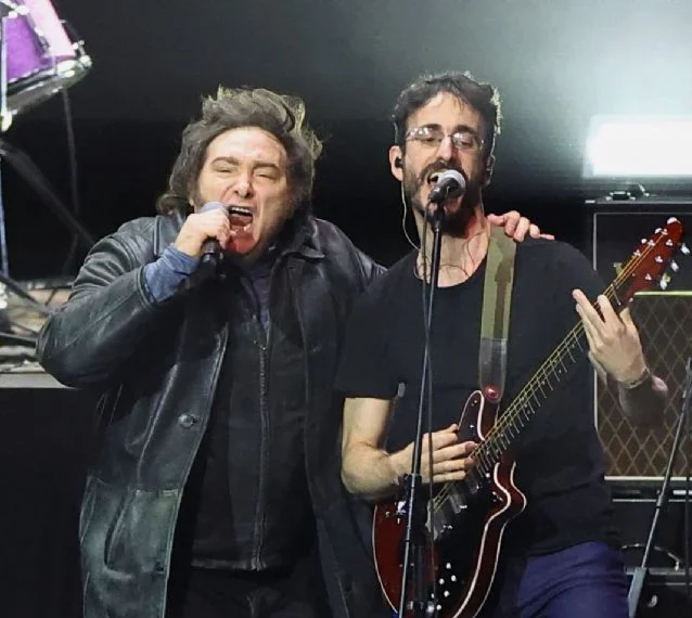 Presidente de Argentina da un concierto de rock en medio de una tormenta política