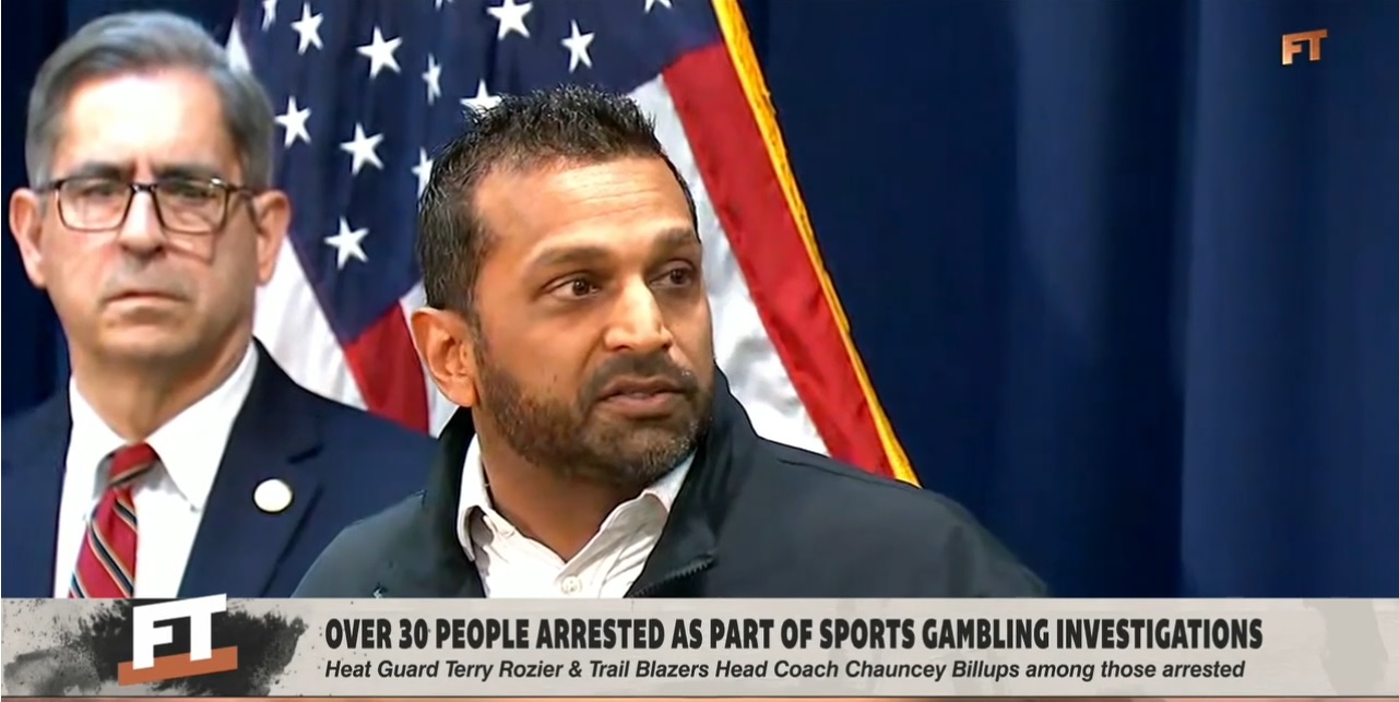 FBI da detalles en rueda de prensa del arresto de al menos 30 personas ligadas a apuestas ilegales y juegos de poker manipulados.