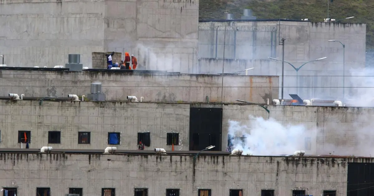 Alrededor de 21 reclusos muertos en una cárcel de Ecuador