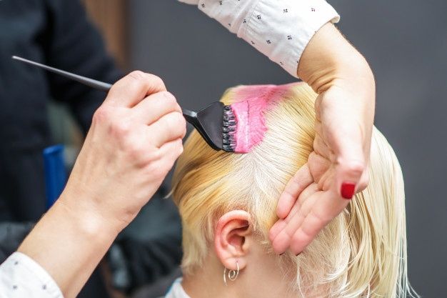 Vetan productos para el cabello e insumos médicos por riesgos de salud